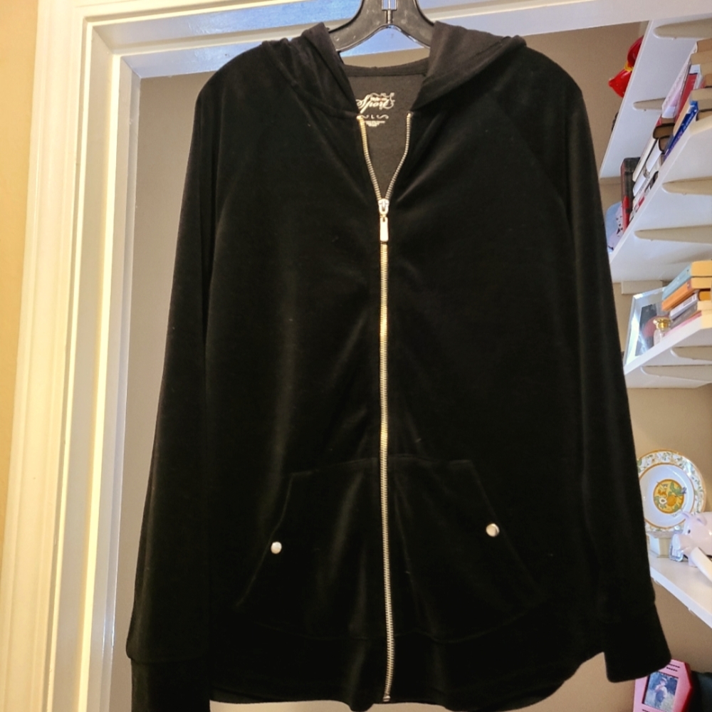 Womens velour hoody. Two front pockets with snap closure.